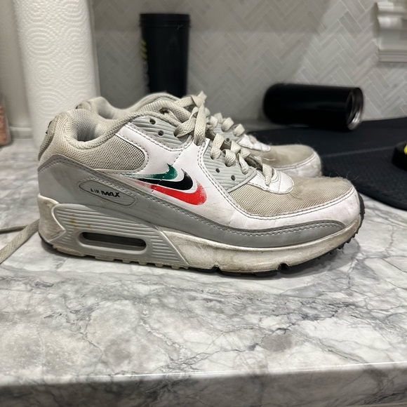 Nike Air Max 90 Triple Swoosh Casual Shoe White - Picture 1 of 6